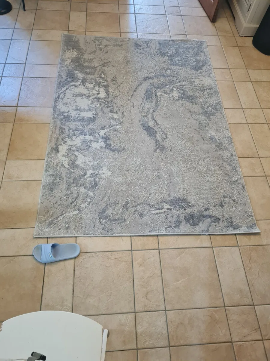 Carpet - Image 1