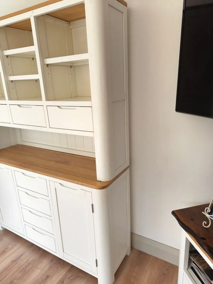 Dresser - Image 2