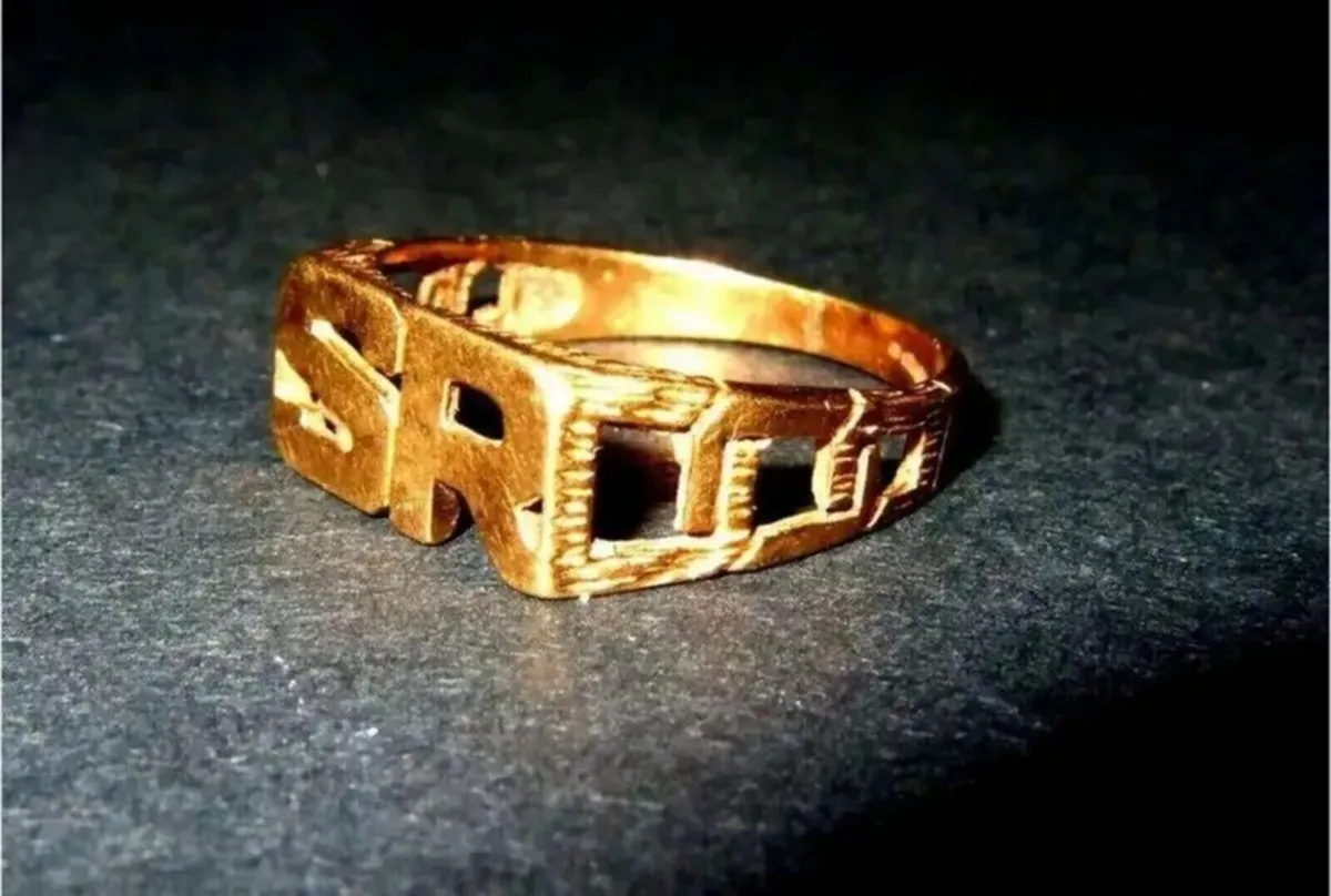 Vintage 9ct Gold 'Street Royalty' (SR) Ring - Image 1