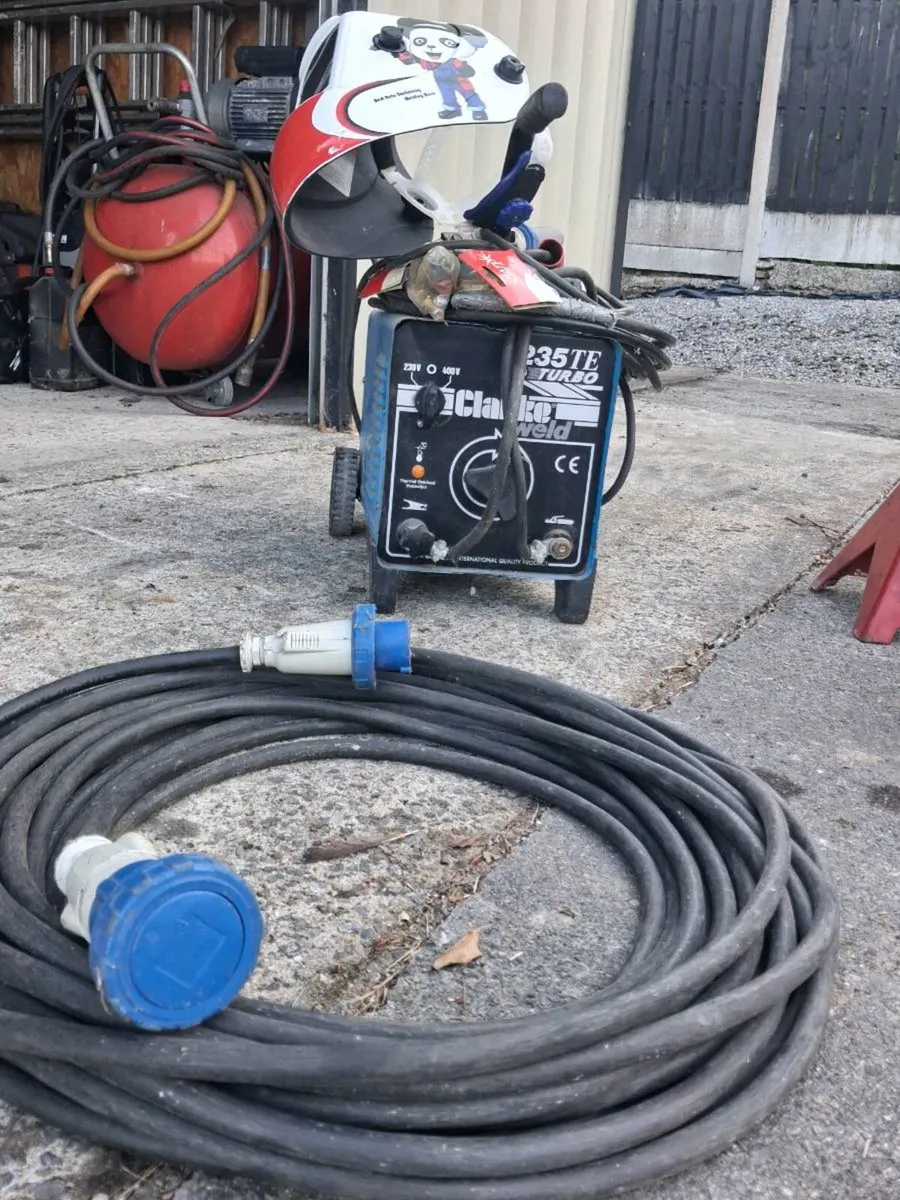 Welder, 20 ton air hydraulic jack, Still strimmer. - Image 3