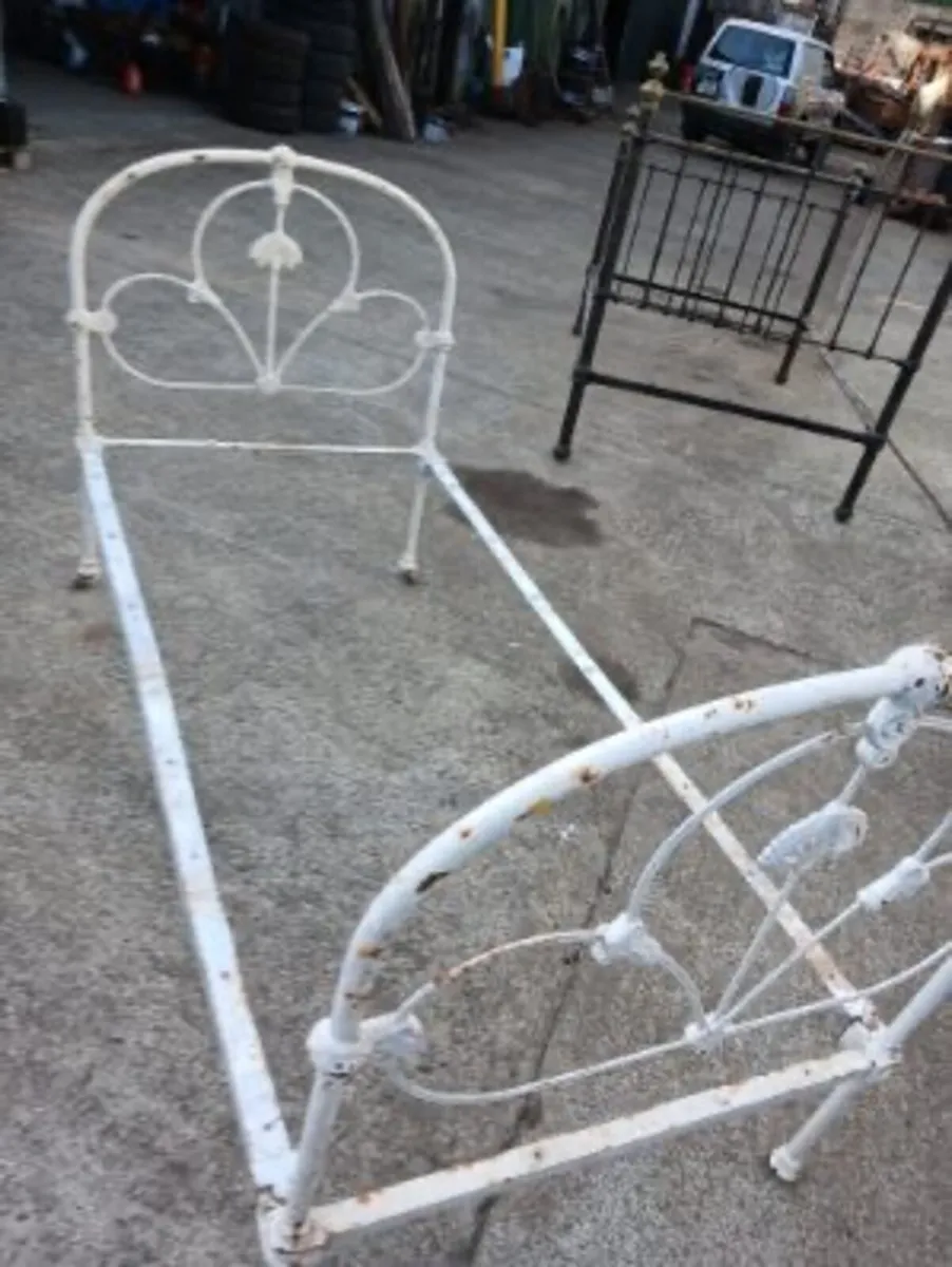 Antique beds - Image 2