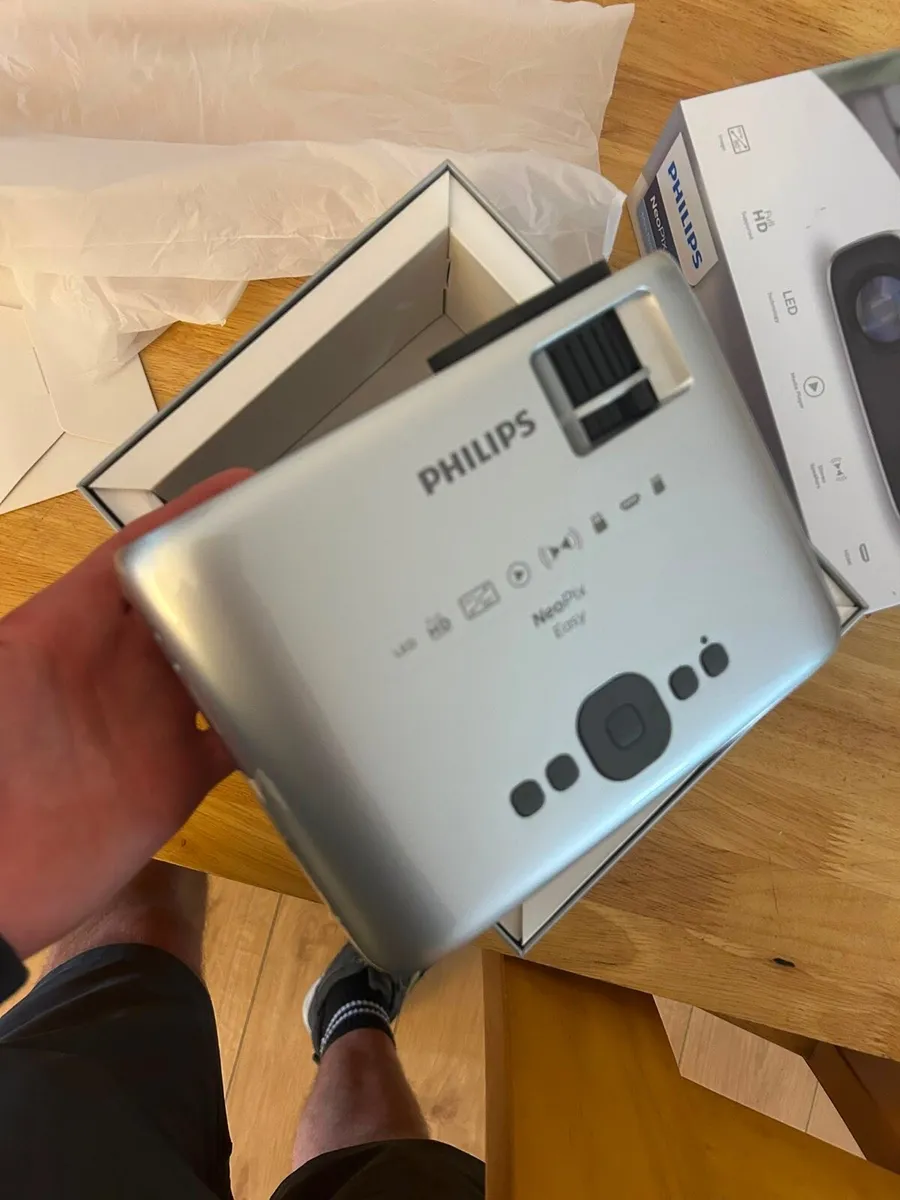 Philips NeoPix Easy Mini Projector - Brand New - Image 3