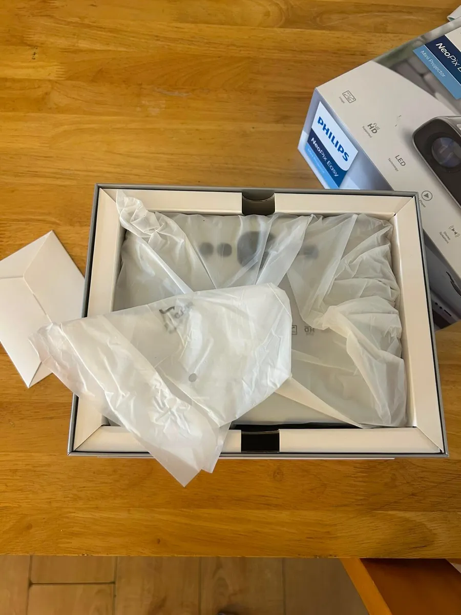 Philips NeoPix Easy Mini Projector - Brand New - Image 2