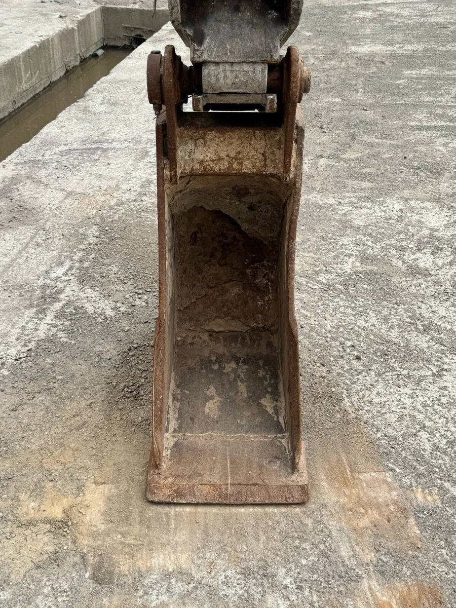 18” Digger Bucket 65mm pins - Image 4