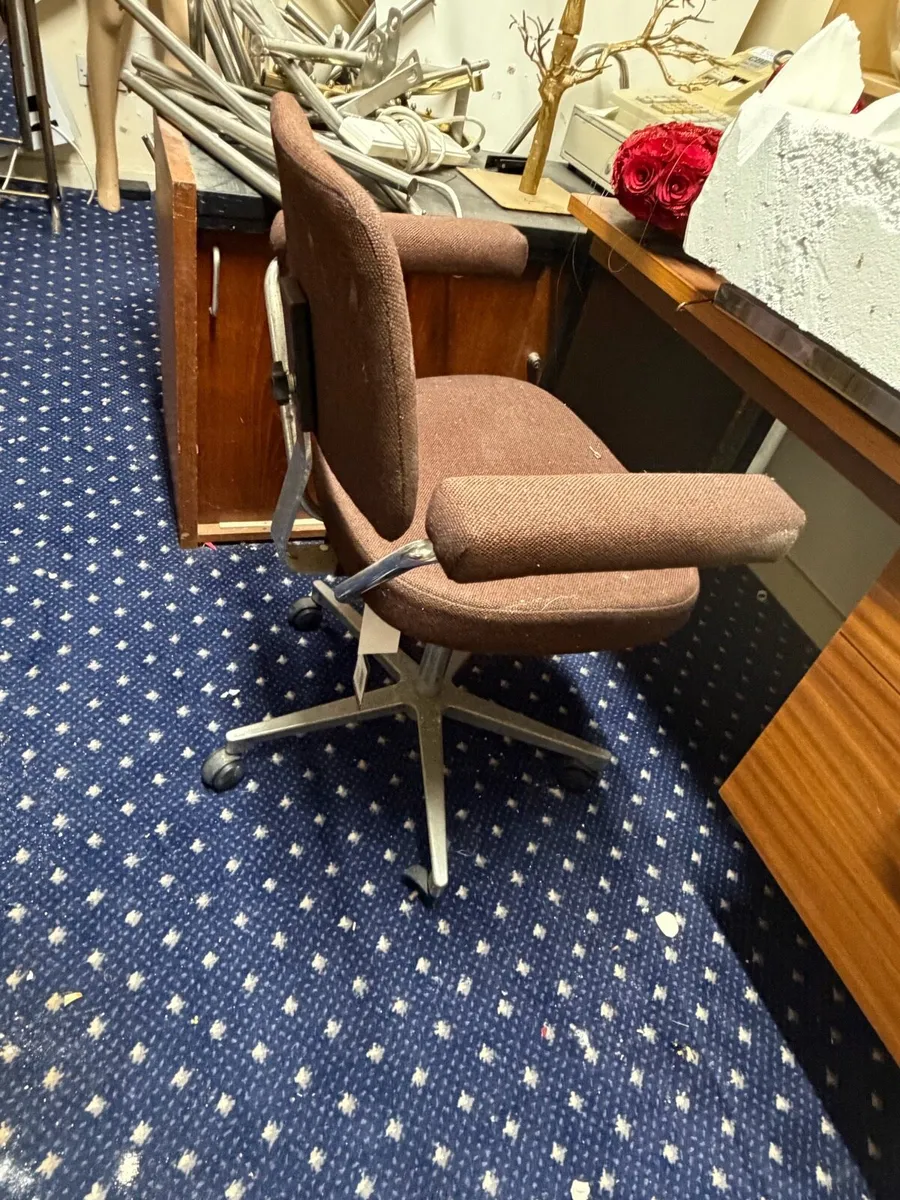 Office chair - Image 2