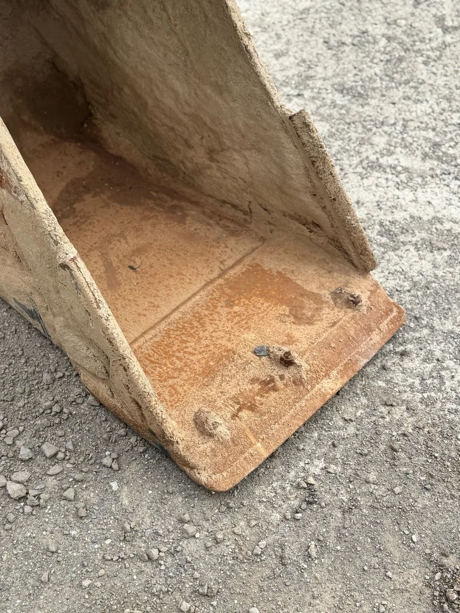 24” Strickland Gummy Bucket 65mm pins - Image 3