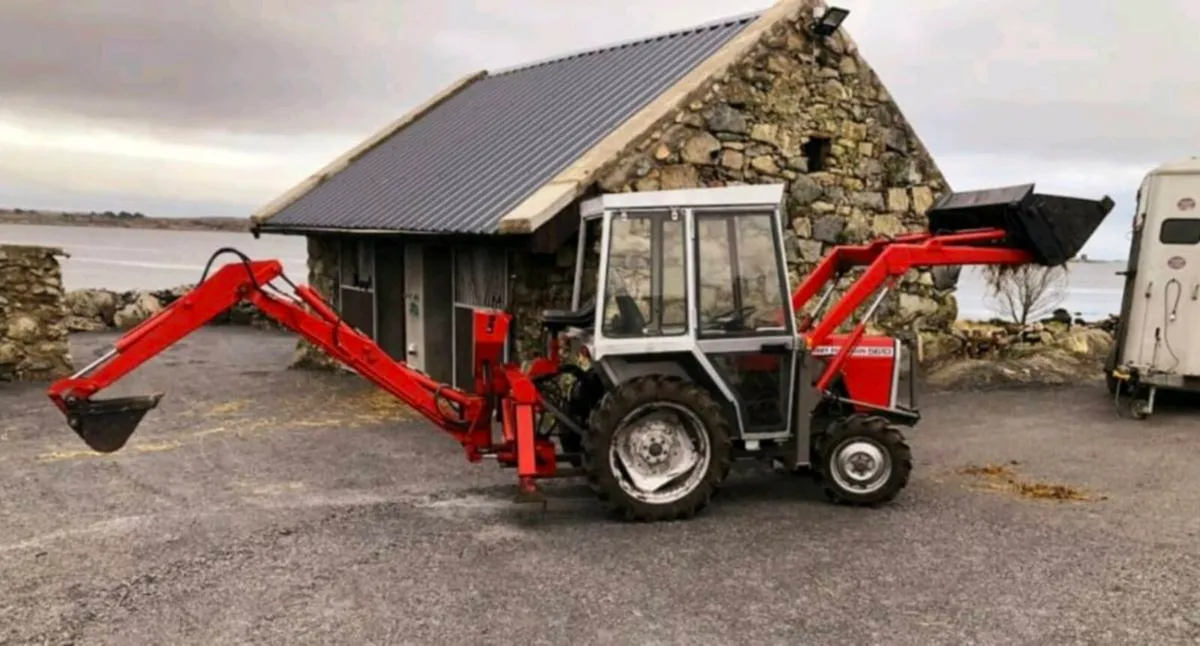 MF 1020 Compact Tractor with backactor - Image 1
