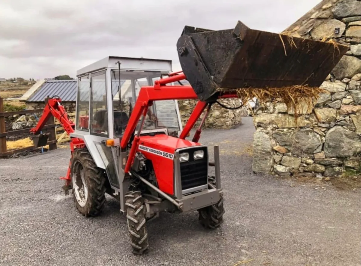 MF 1020 Compact Tractor with backactor - Image 2