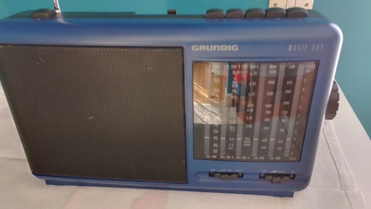 VINTAGE GRUNDIG RADIO EXCELLENT CONDITION - Image 1