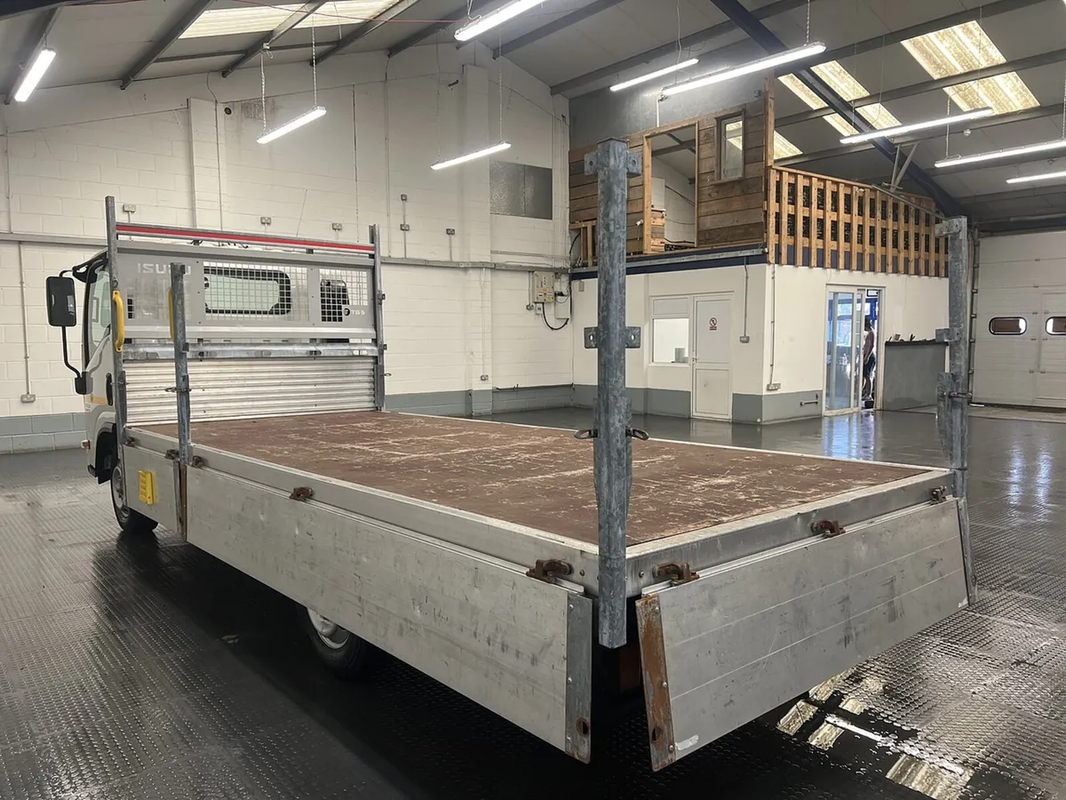 2023 Isuzu Grafter Dropside Van - Image 2