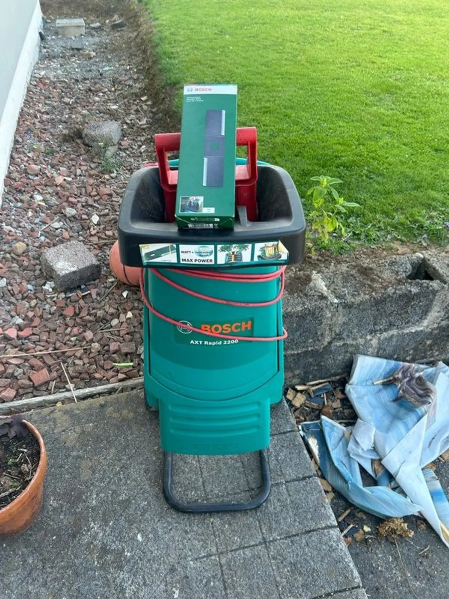 Bosch AXT Rapid 2200 Garden Shredder - Image 2
