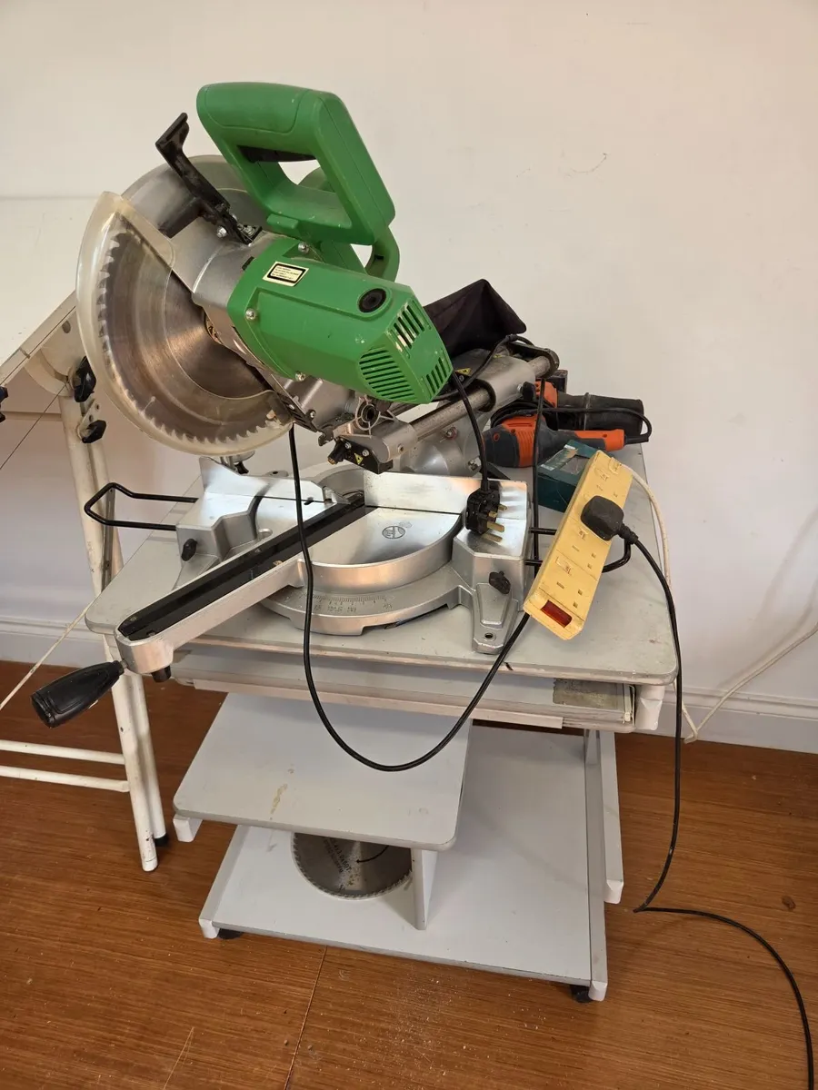 Headline Crown 255mm 1800W Mitre Saw + Stand/Table - Image 1