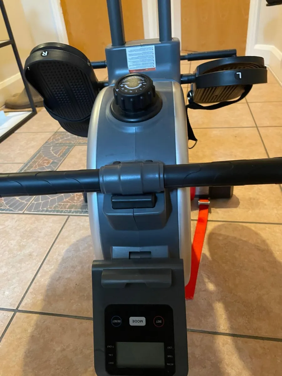 Rowing Machine - Image 4