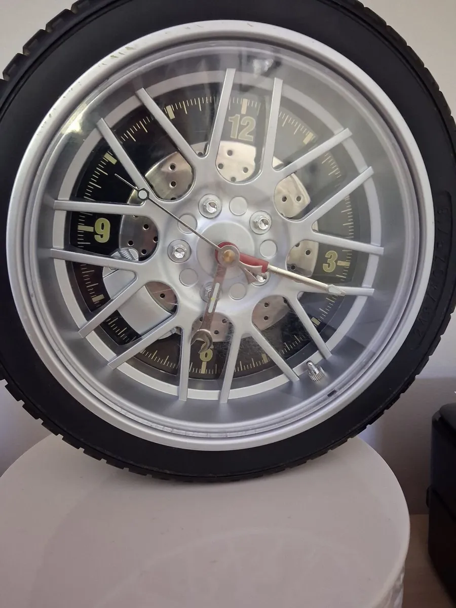 Wheel wall clock - Image 1