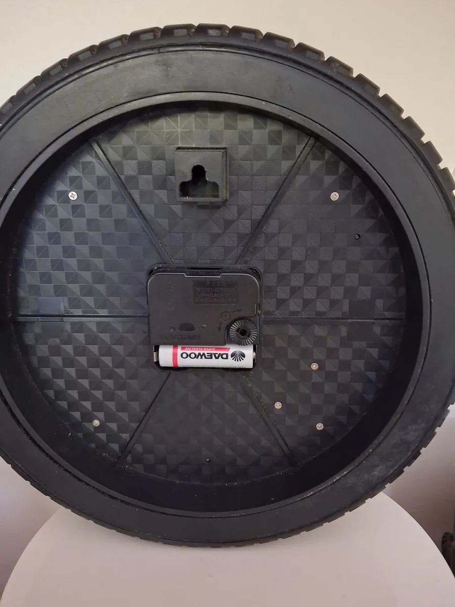 Wheel wall clock - Image 2