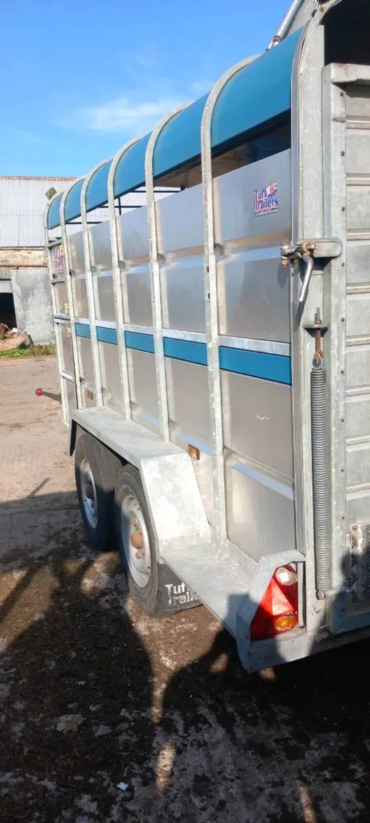 Cattle box - Image 1