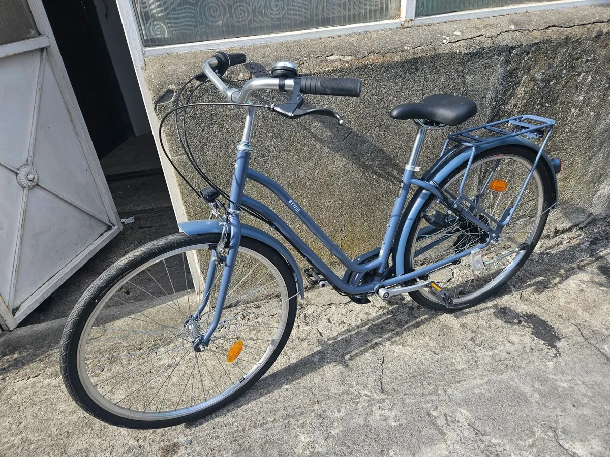 Almost new Decathlon Ladies/Teen Bike - Image 3