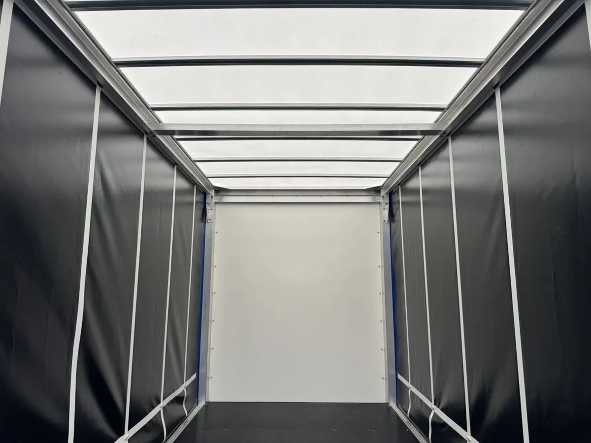 2021 Nissan Nv400 CurtainSider Van - Image 2