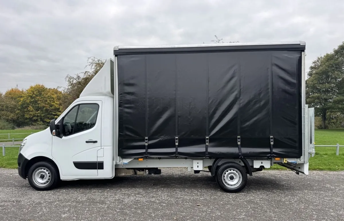 2021 Nissan Nv400 CurtainSider Van - Image 1