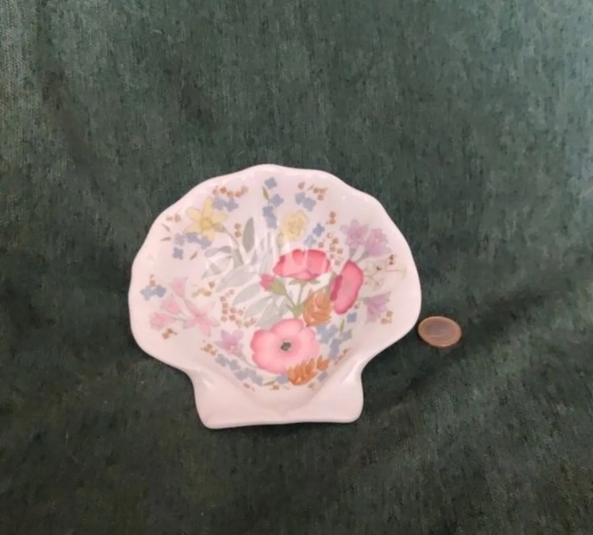Wedgwood shell dish - Image 1