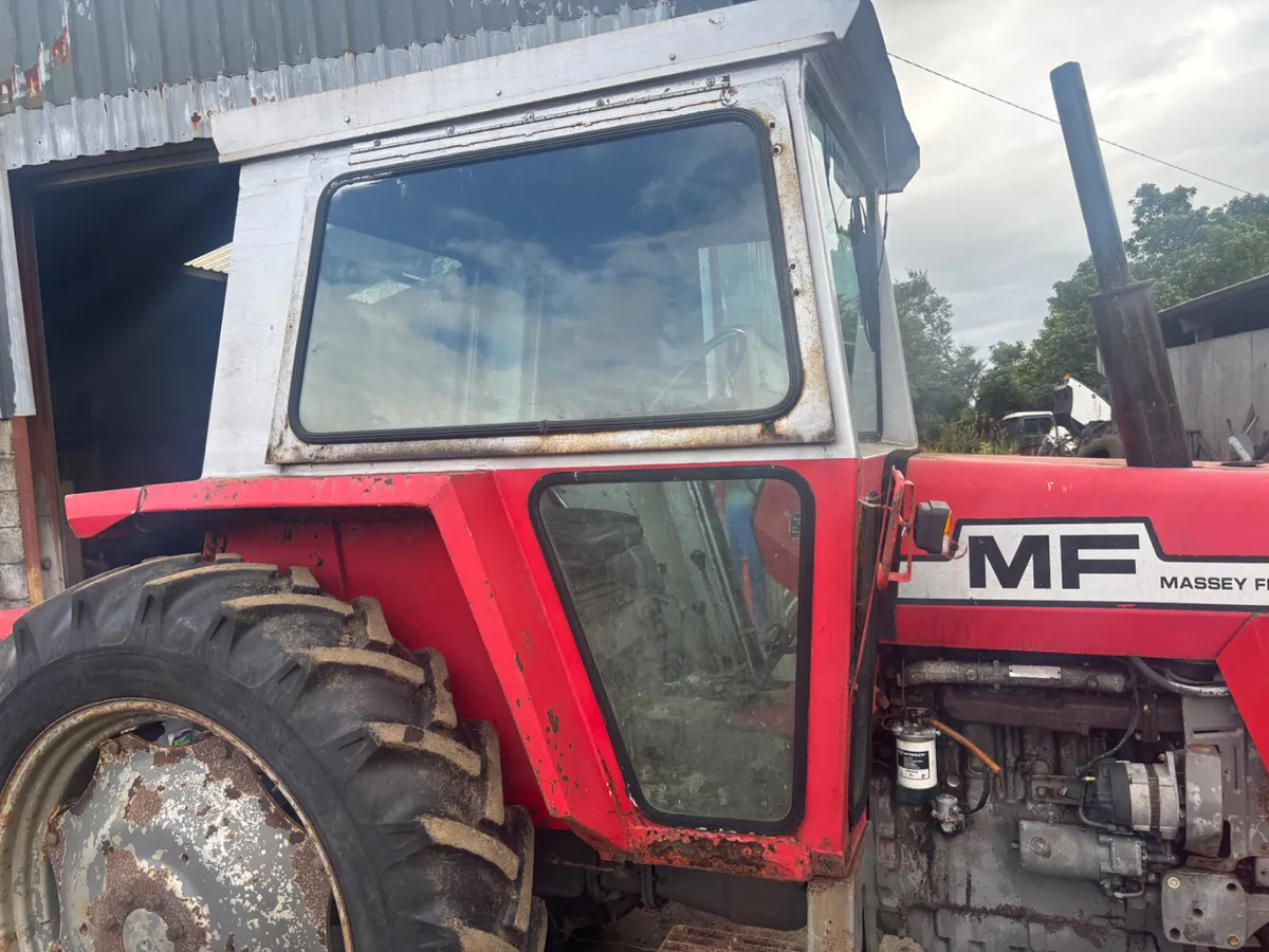 MF 575 Tractor Cab - Image 2
