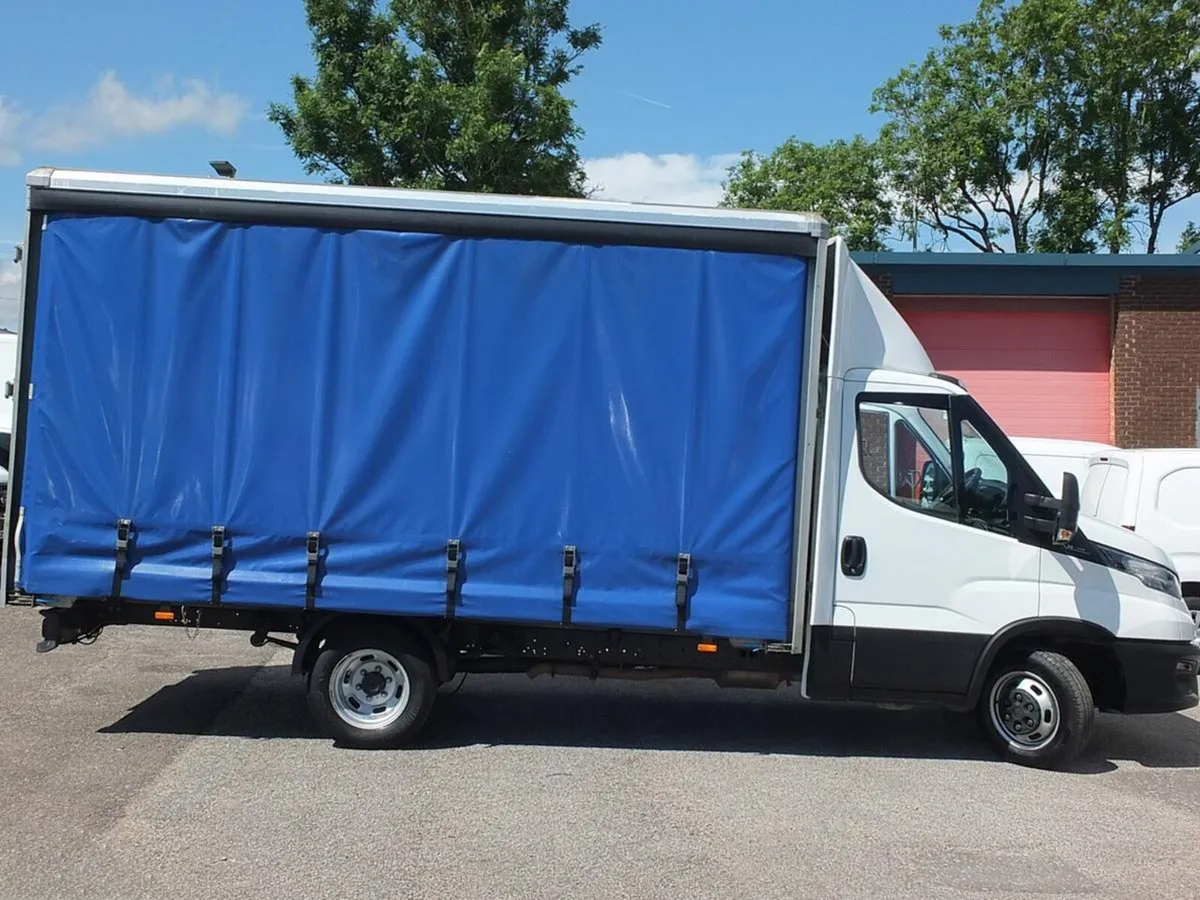 2025 Iveco Daily CurtainSider Van - Image 1