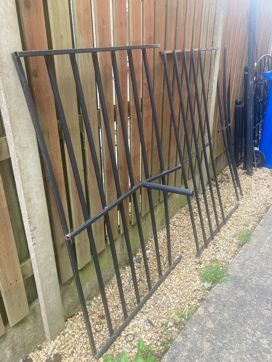 Queen size wrought iron bed. - Image 1