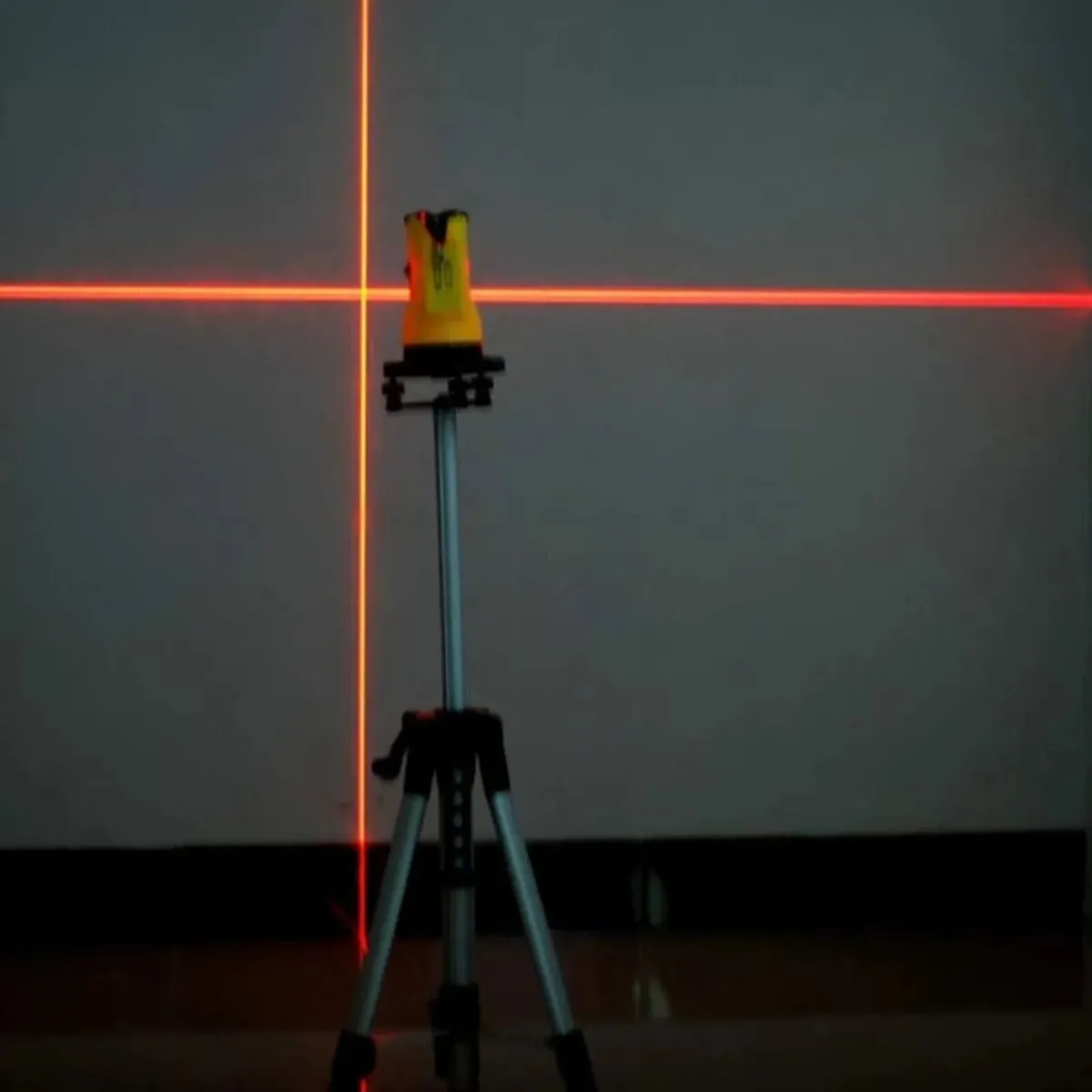 Rotary Laser Level 360° with Tripod Stand and Case - Image 3