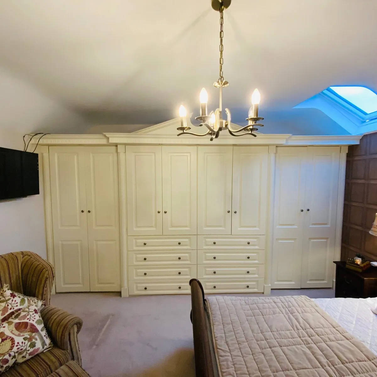 Wardrobe & Carpet - Image 1