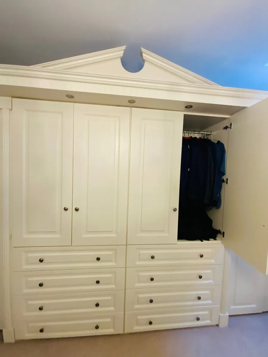 Wardrobe & Carpet - Image 4