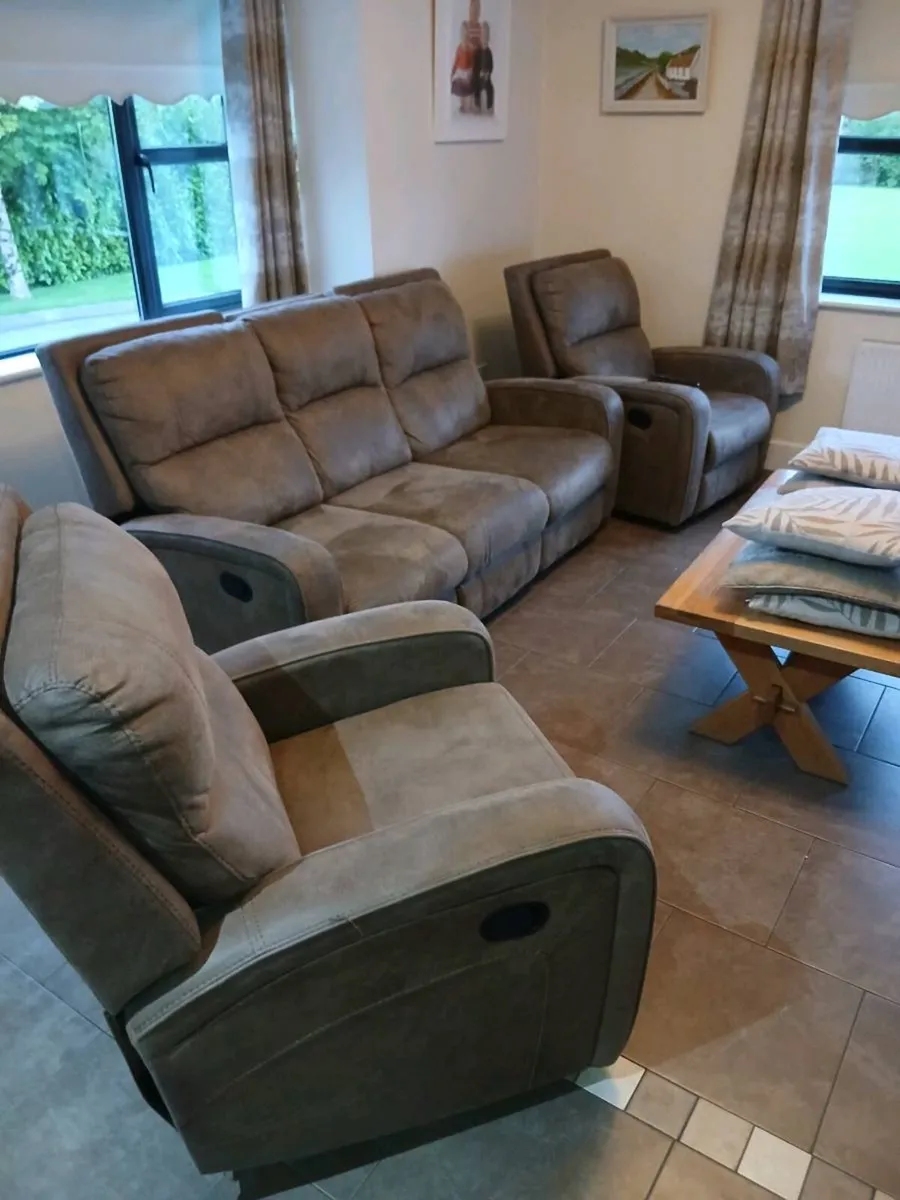 3 seater and 2 armchairs - Image 3