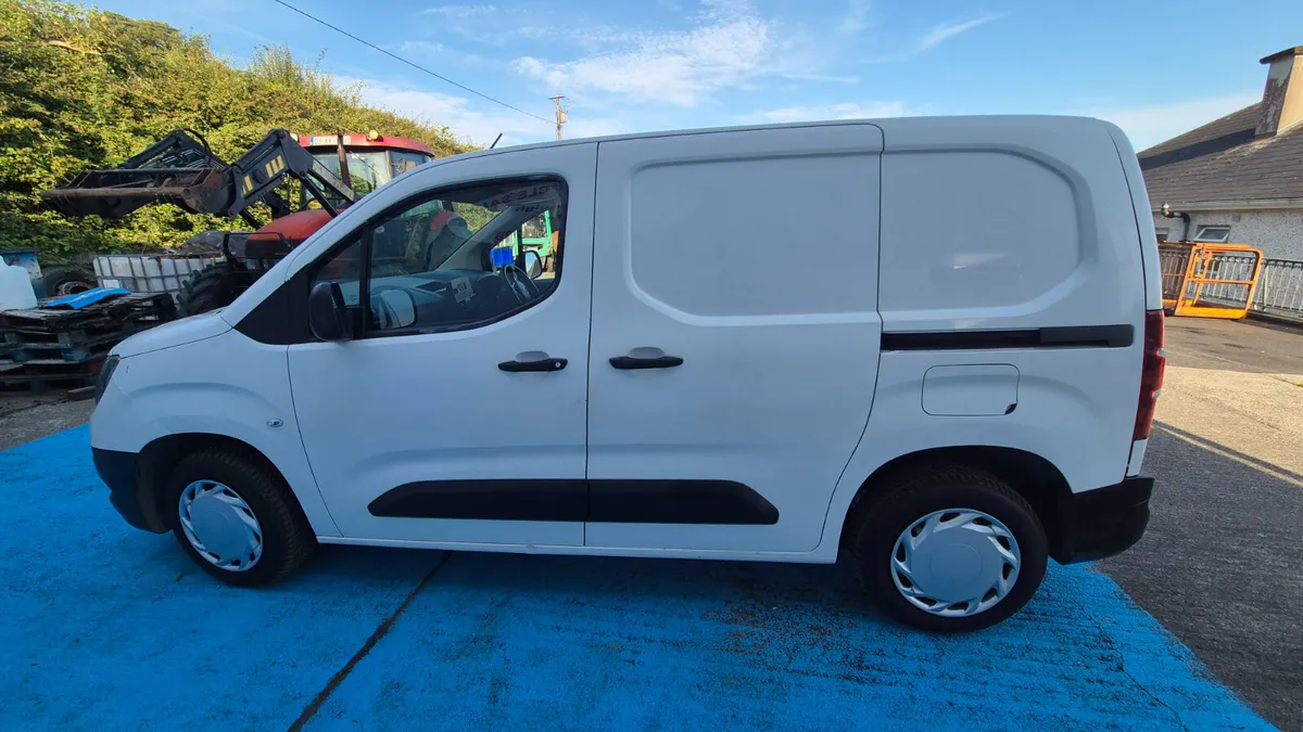 OPEL COMBO 1.5 DIESEL VAN - Image 4