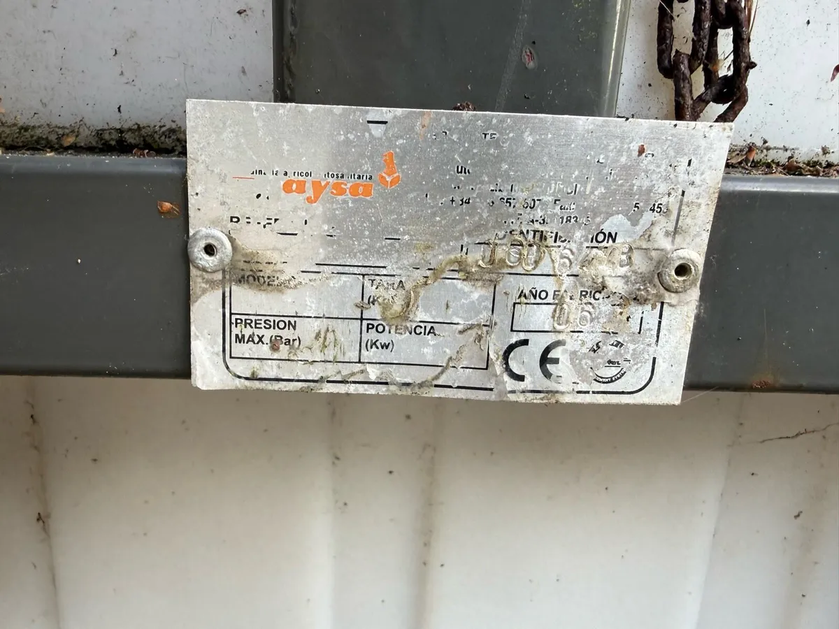 200l Agricultural Sprayer in great condition - Image 2