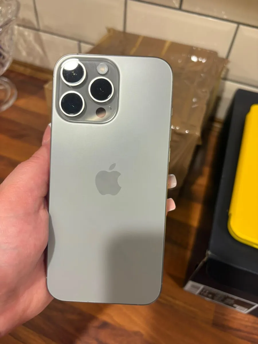 iPhone 16 pro Max - Image 4