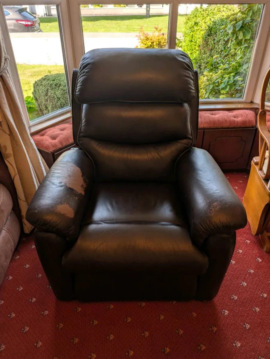 Power assist leather armchair - Image 3