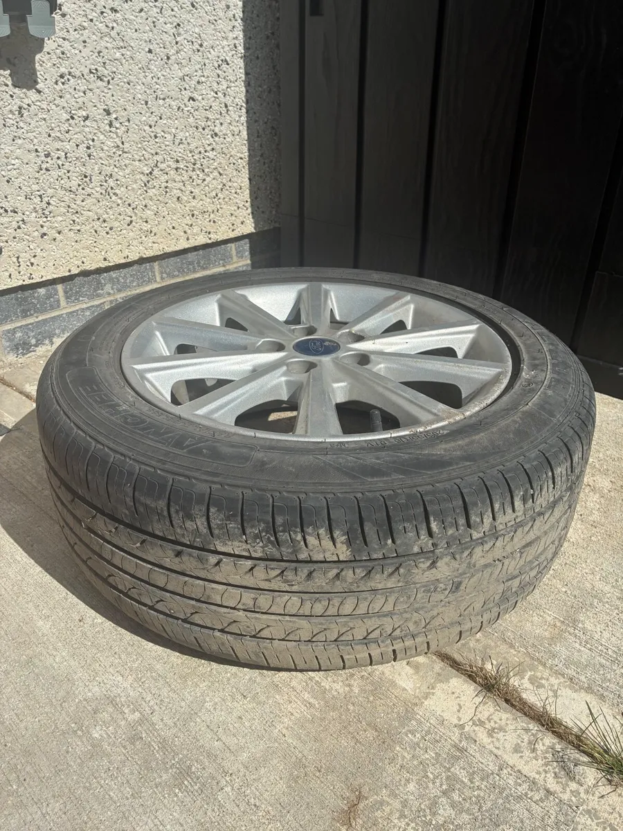 Alloy wheel and tyre - Image 1