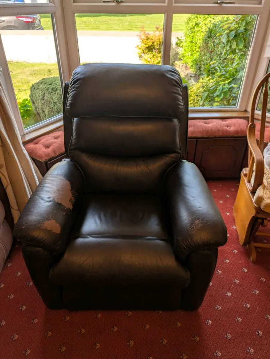 Power assist leather armchair - Image 1