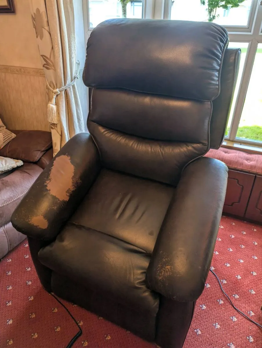 Power assist leather armchair - Image 2