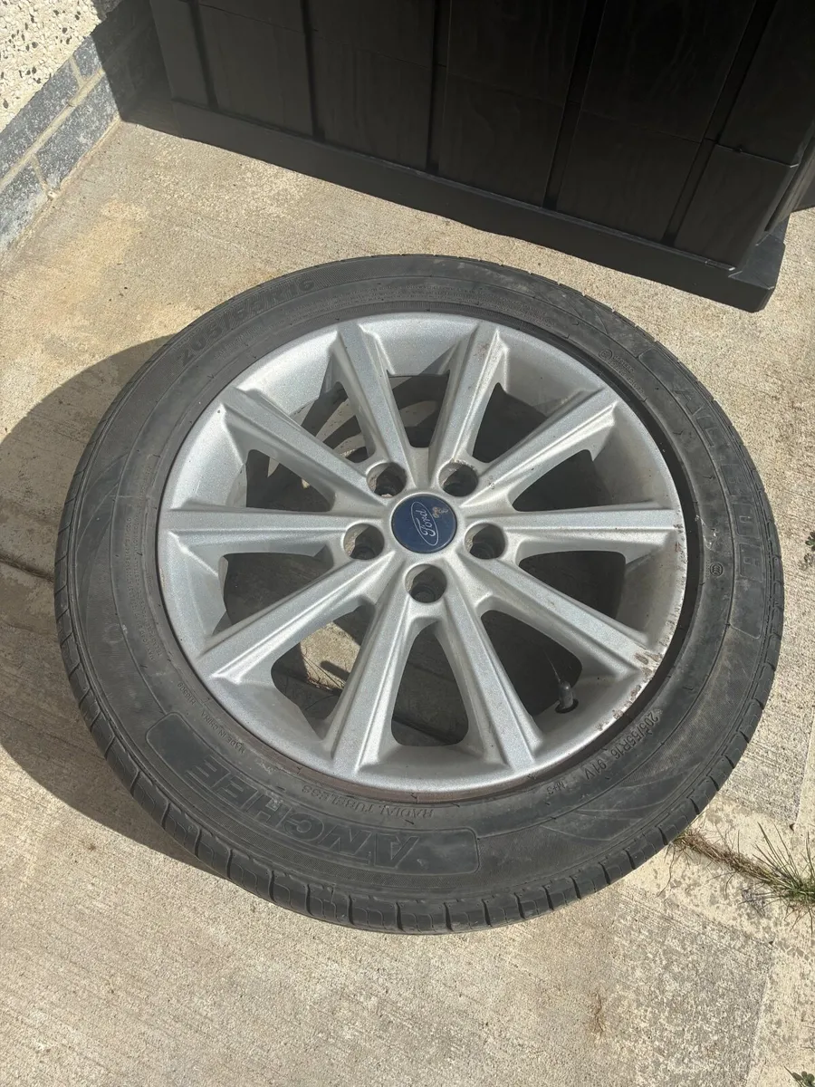 Alloy wheel and tyre - Image 3