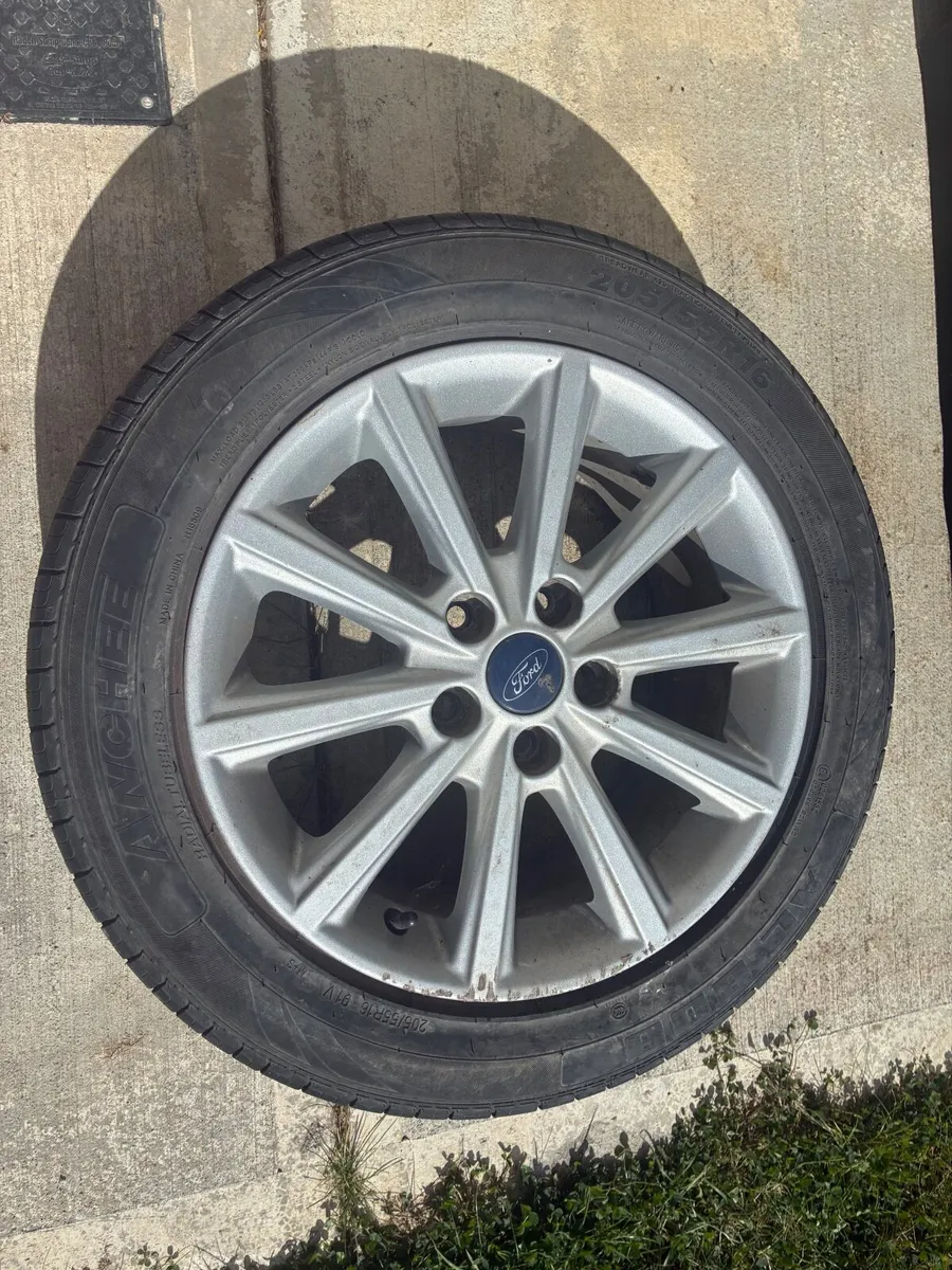 Alloy wheel and tyre - Image 2