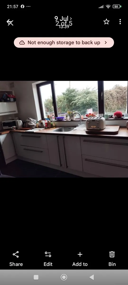 White gloss kitchen - Image 1