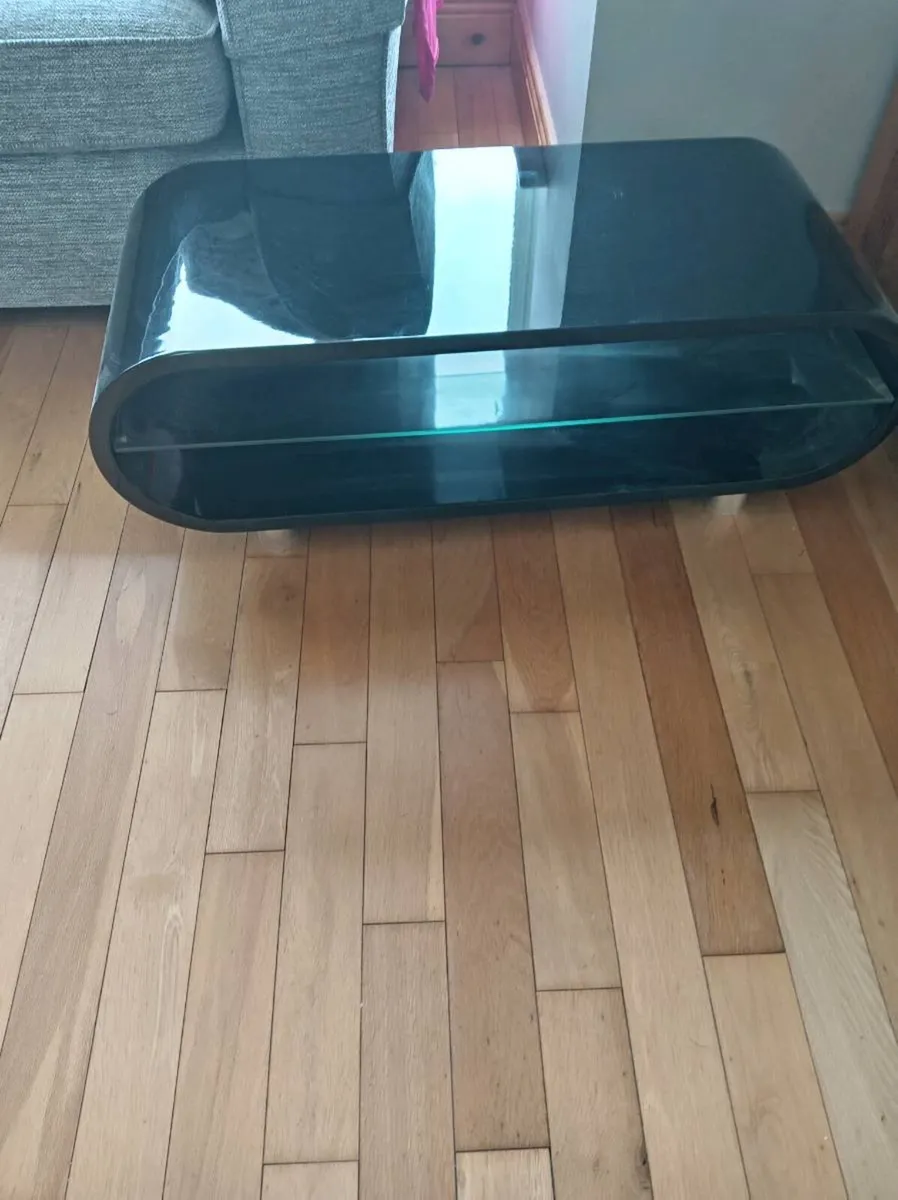 TV stand - Image 1