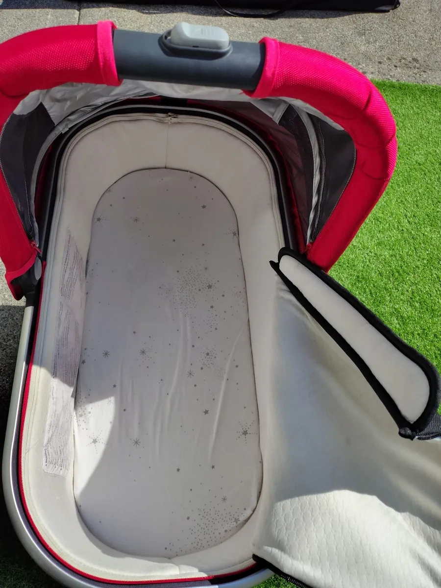UPPAbaby Vista 2015 Bassinet / Carrycot (Red ) – - Image 1