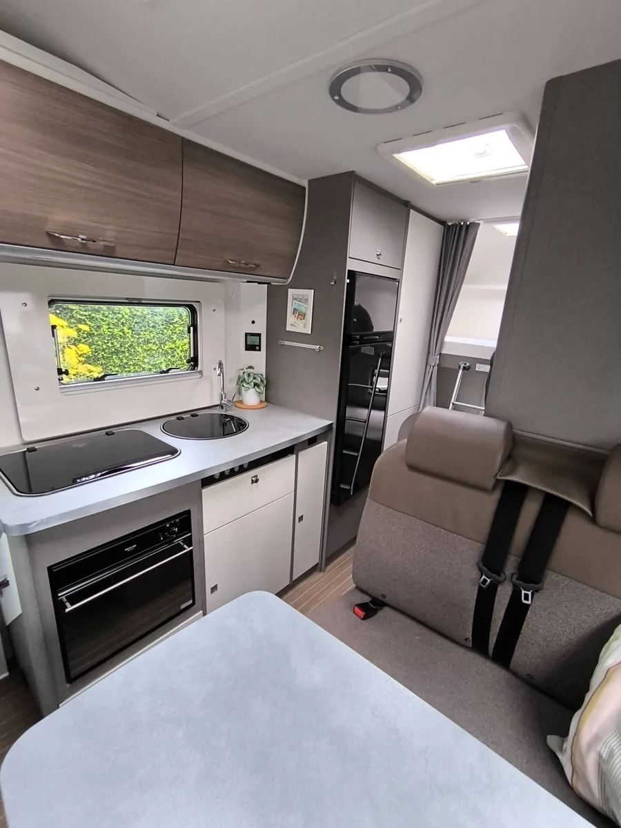 Etrusco A6600BB 6 Berth Motorhome - Image 2