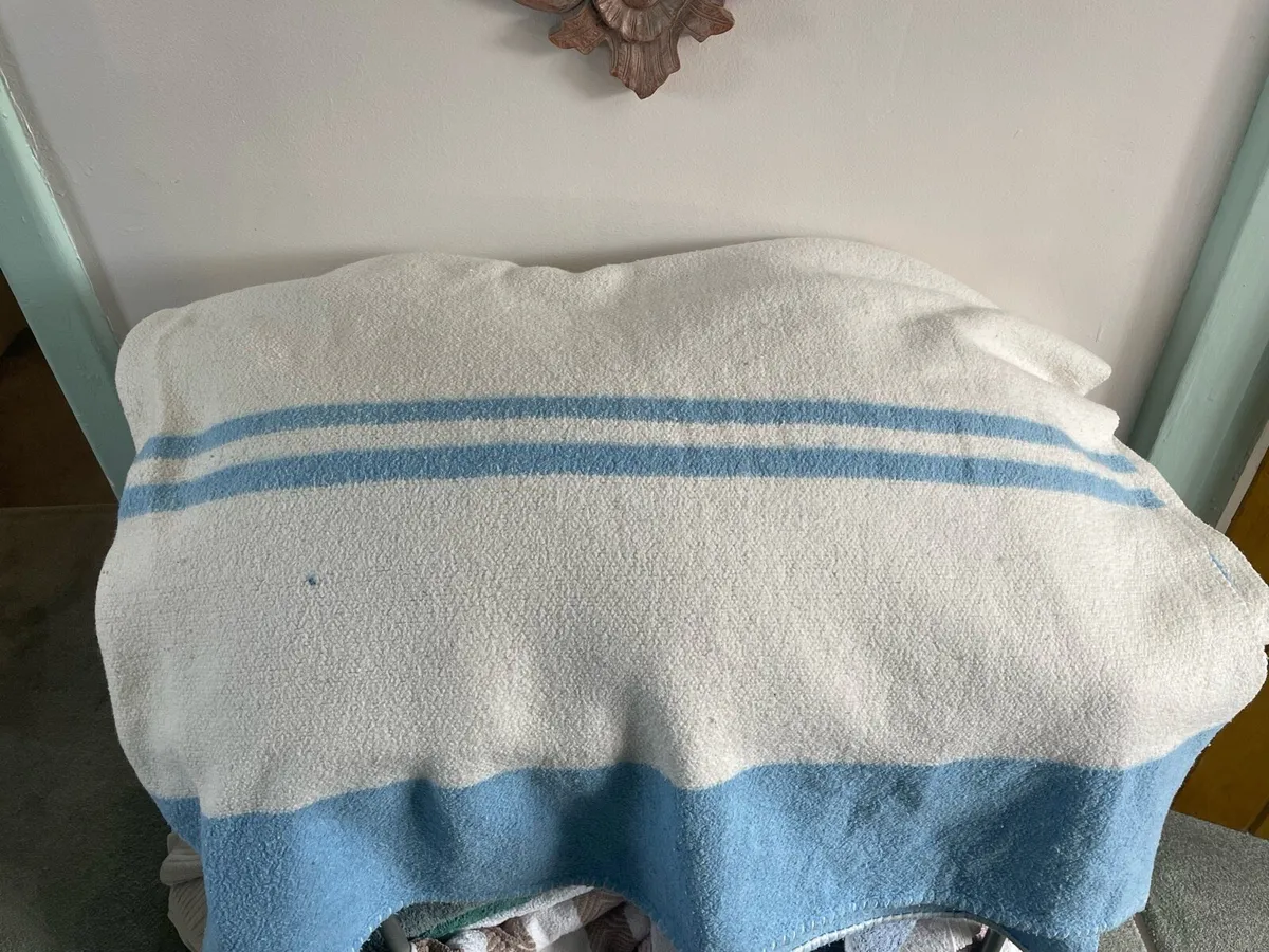 Large Wool Blanket - Image 3