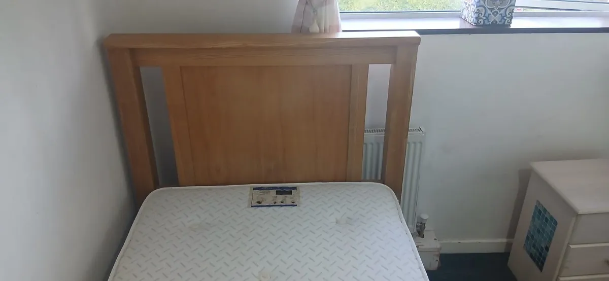 Single bed - Image 1