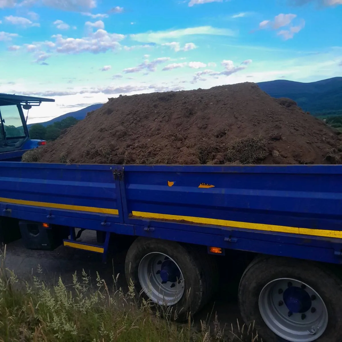 Mushroom compost, topsoil and horse manure - Image 4