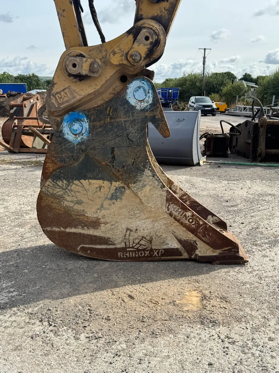 18” Rhinox Digging Bucket 80mm pins - Image 2