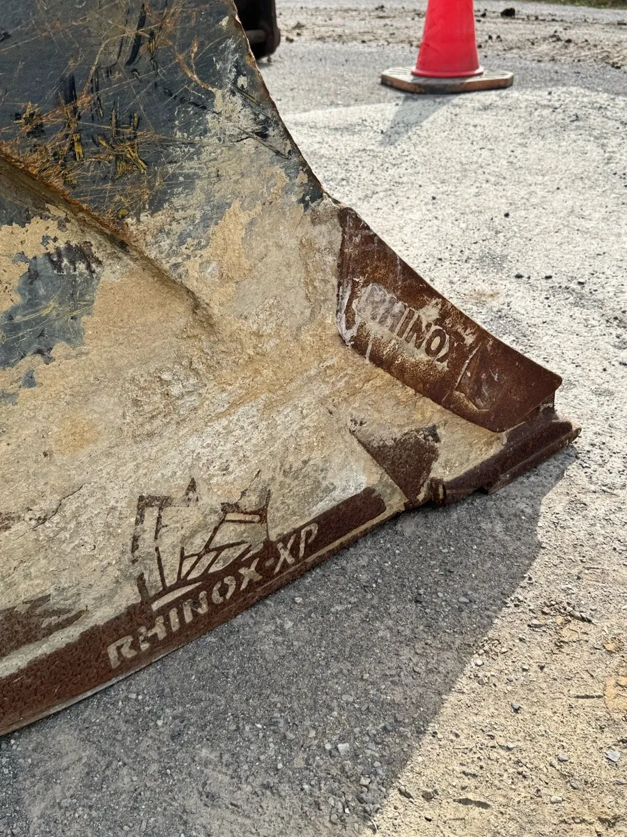 18” Rhinox Digging Bucket 80mm pins - Image 3
