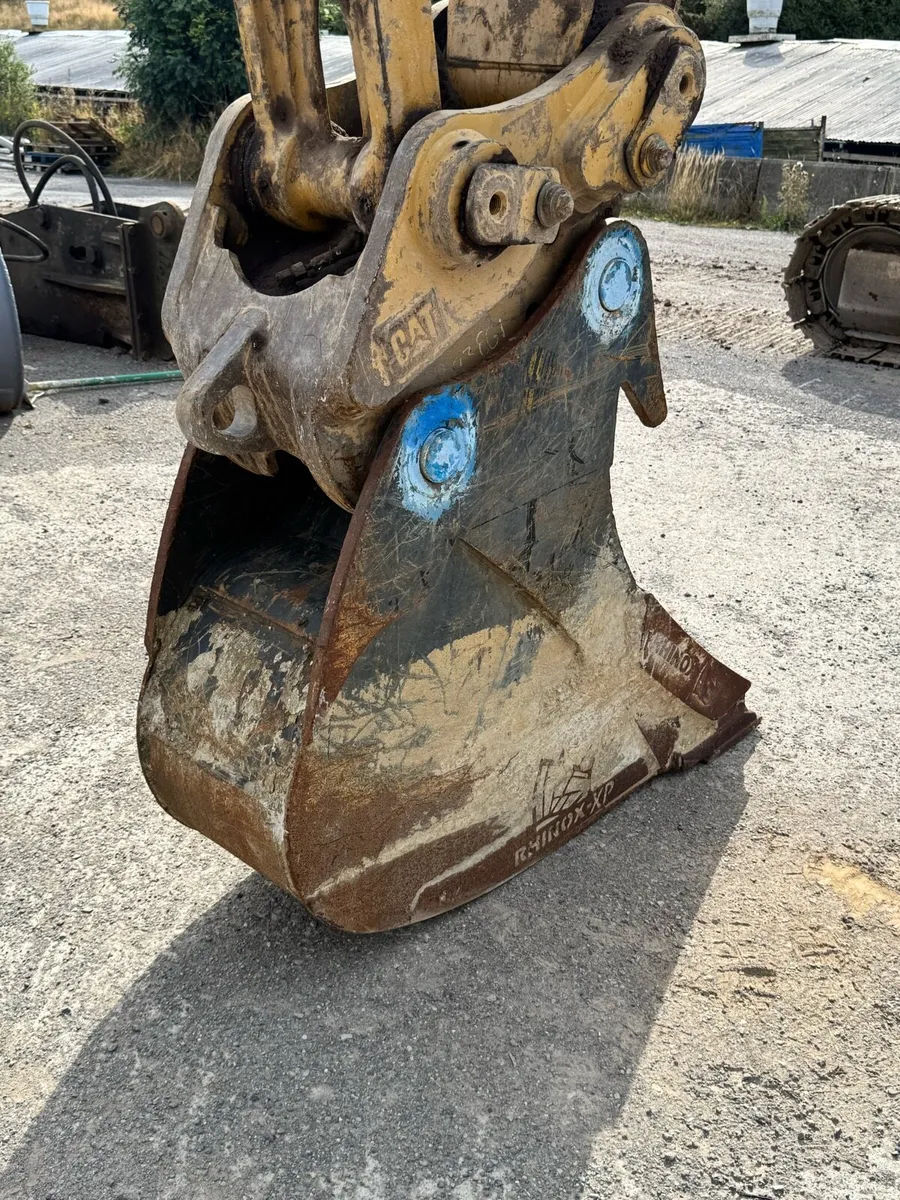 18” Rhinox Digging Bucket 80mm pins - Image 4
